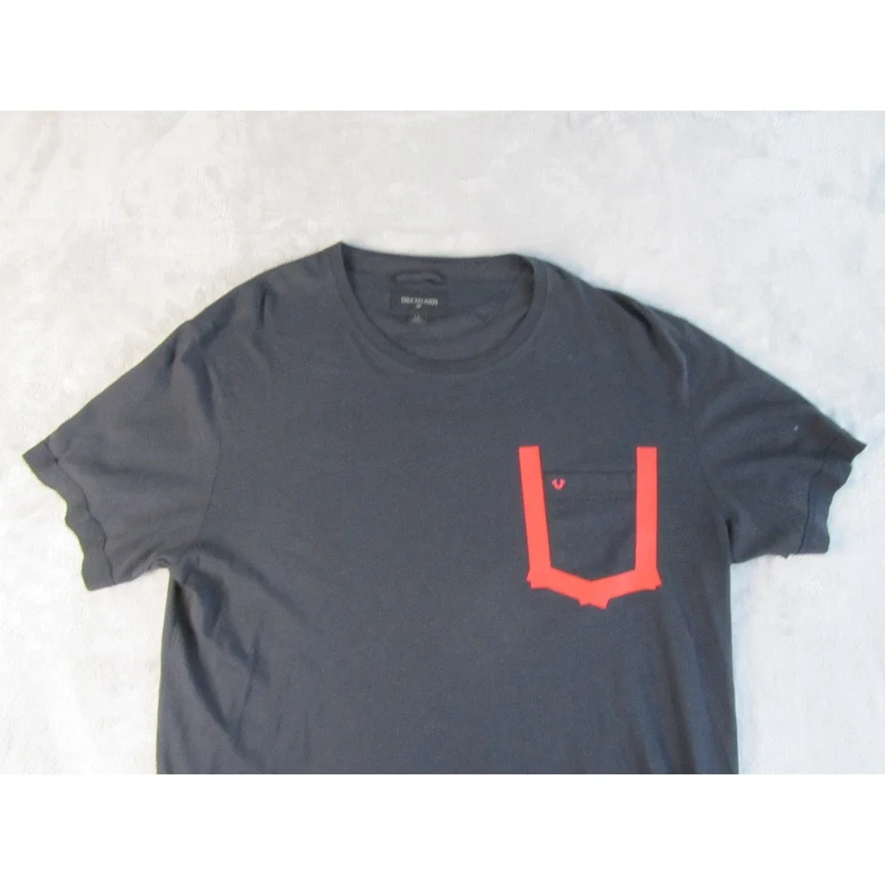 True Religion Mens Charcoal Gray Red Horseshoe Graphic Pocket T-Shirt Size L